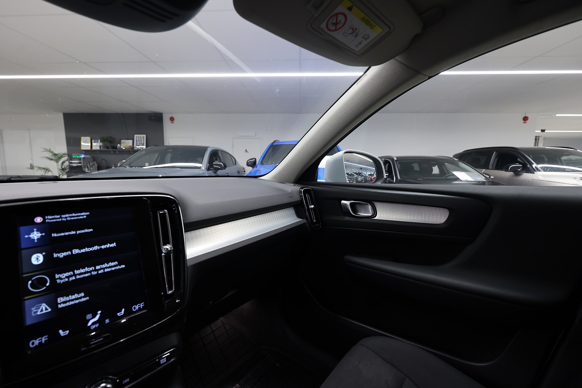 Volvo XC40 T3 163hk Momentum Pro Navi Värmare VOC PDC