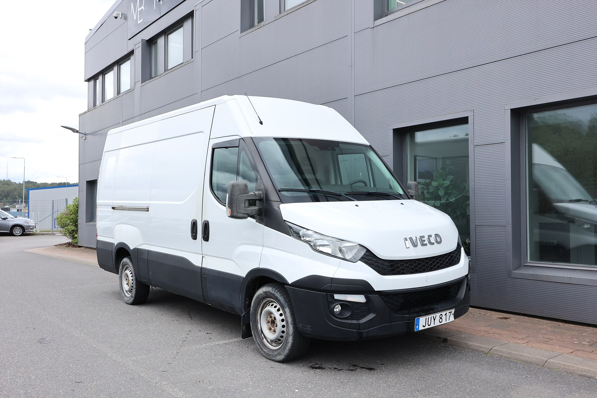 Iveco Daily 35-130 Skåpbil 2.3 JTD Hi-Matic 126hk Värmare 3 sits