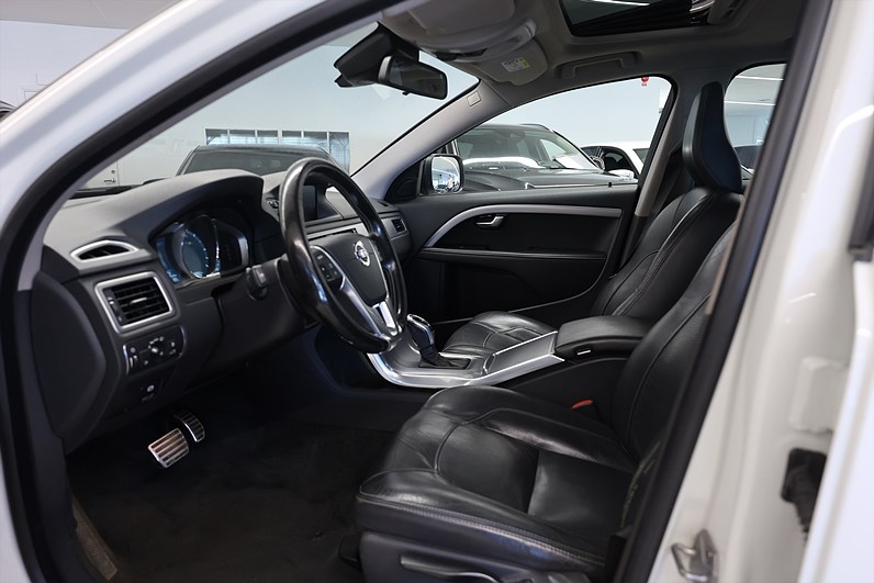 Volvo XC70 D4 AWD 181hk Dynamic Pano LED Värmare Navi