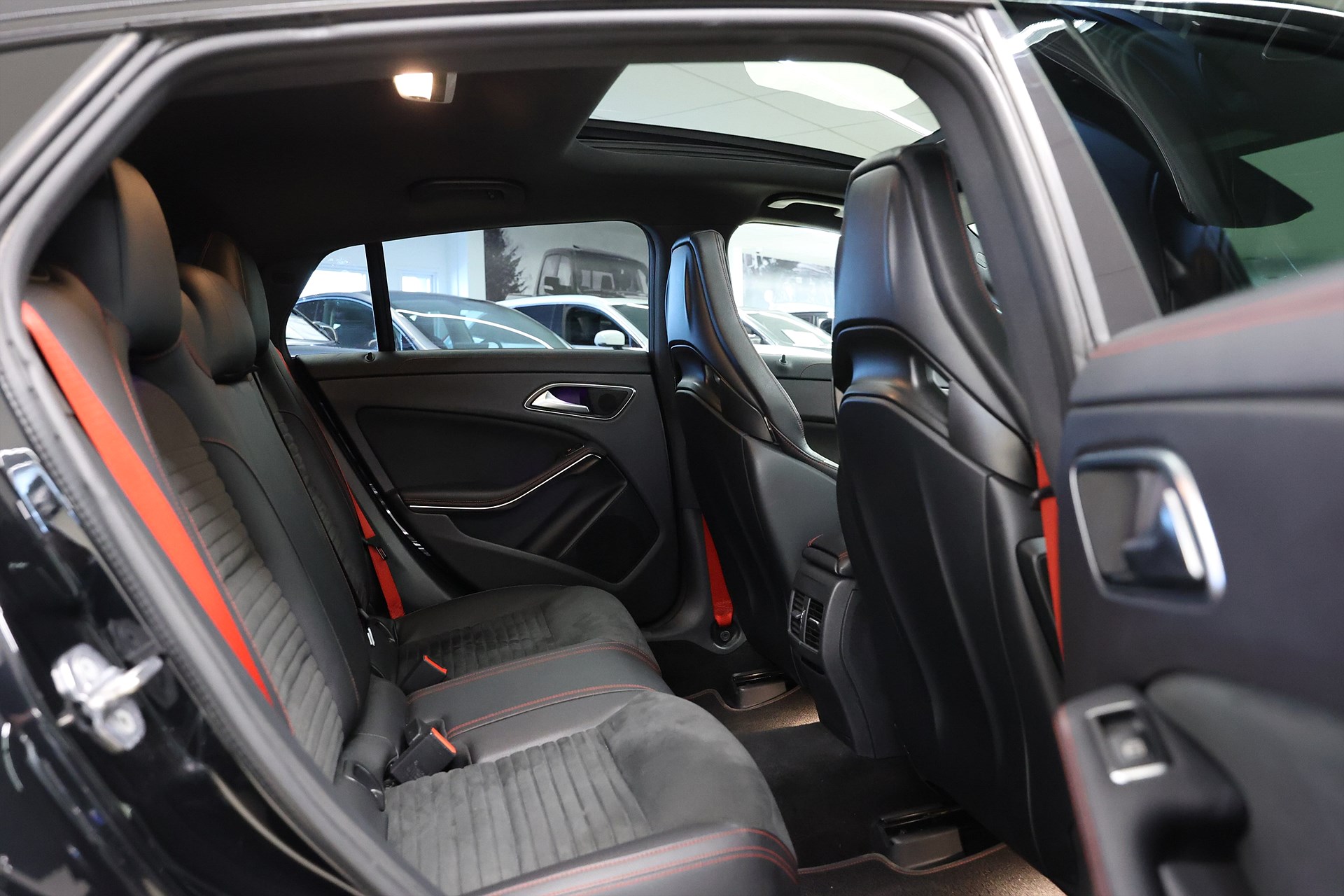 Mercedes-Benz AMG CLA 45 4M 381hk Pano H/K Skalstolar