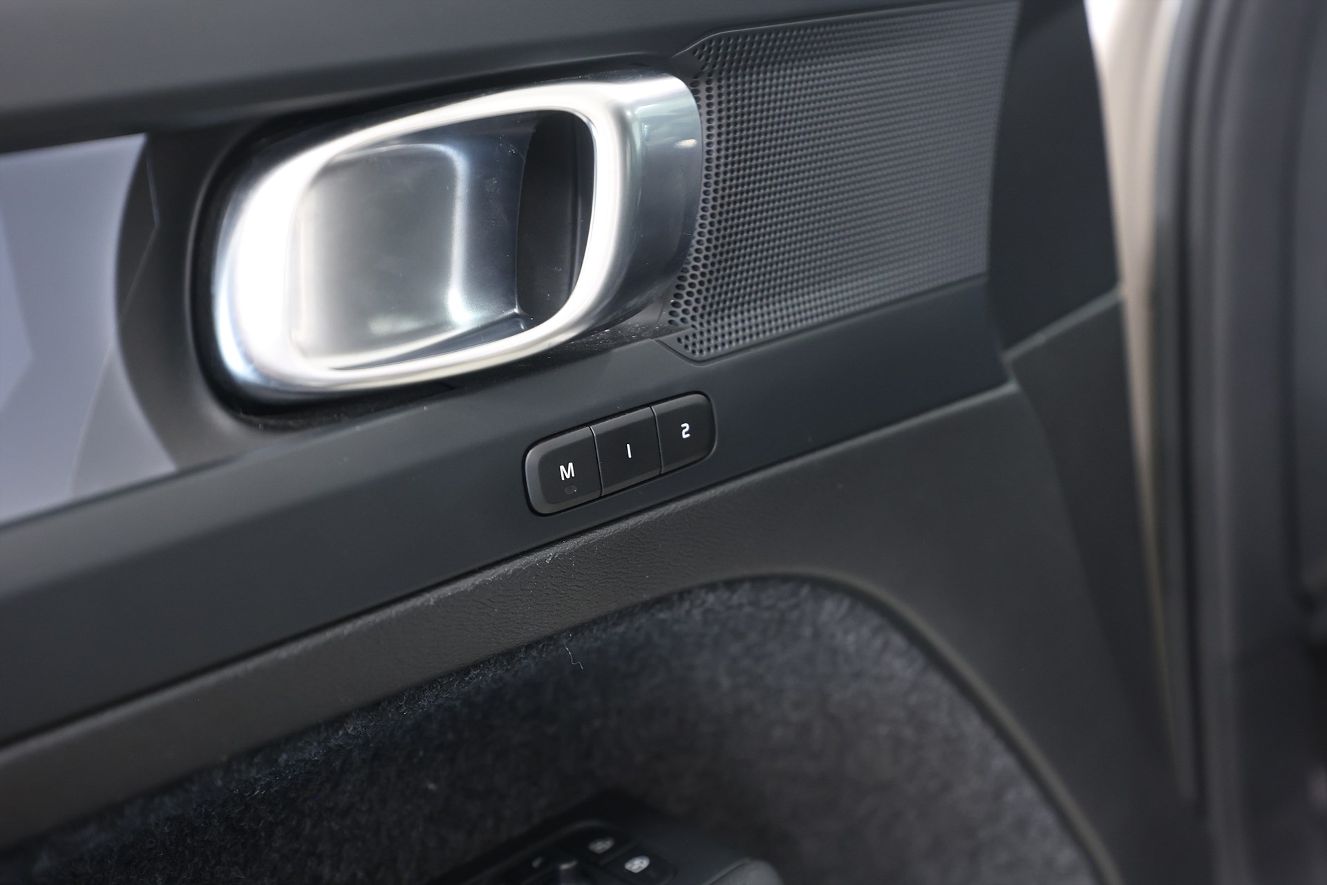 Volvo XC40 Recharge Single Motor 231hk Plus Keyless B-kamera Drag