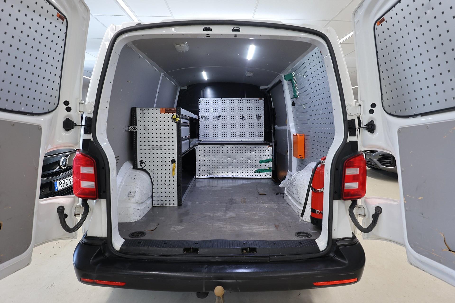 Volkswagen Transporter T28 2.0 TDI 150hk V-Inrett 3-Sits Drag MOMS