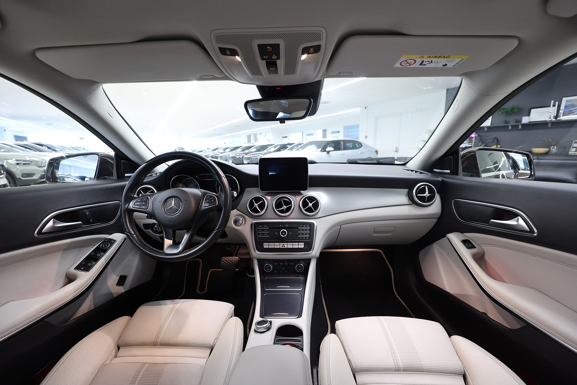 Mercedes-Benz CLA 250 4MATIC 211hk B-kamera H/K Pano Keyless