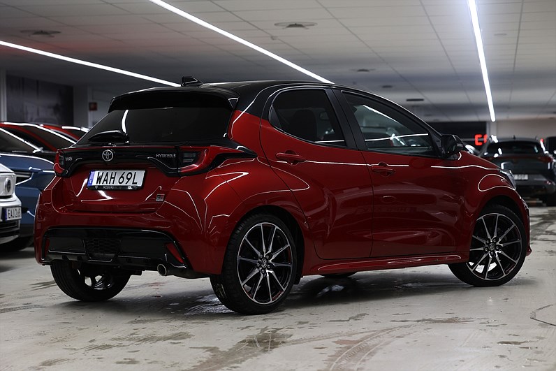 Toyota Yaris Hybrid 116hk *Kampanj!* GR-Sport Plus pkt HUD JBL Bi-Tone