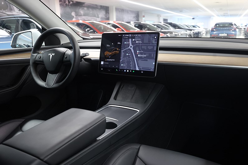 Tesla Model Y Long Range AWD 514hk *Kampanj!* AP Pano Drag