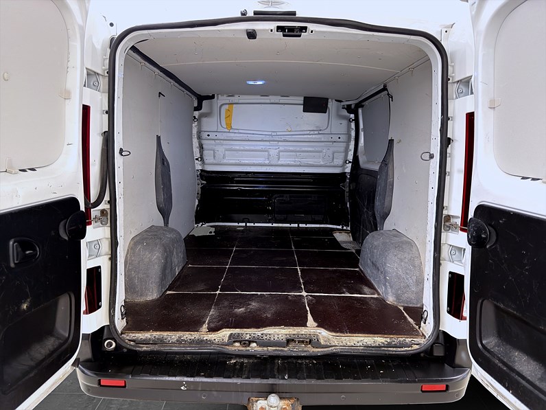 Renault Trafic Skåpbil 125hk L1 Drag Värmare PDC MOMS/VAT