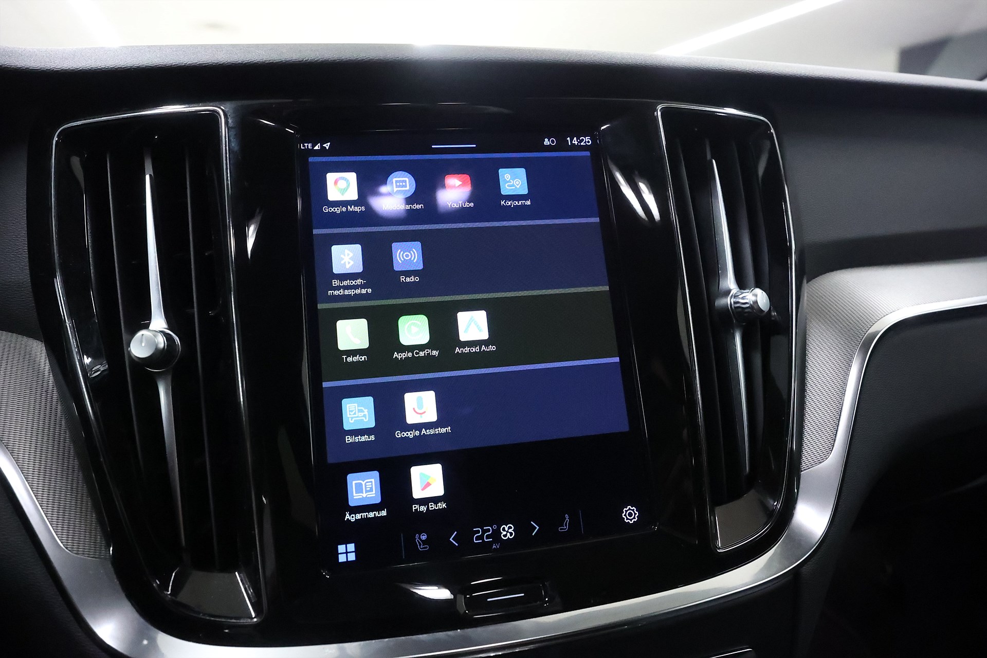 Volvo V60 Recharge T6 AWD 350hk Core H/K Läder Keyless Navi Drag