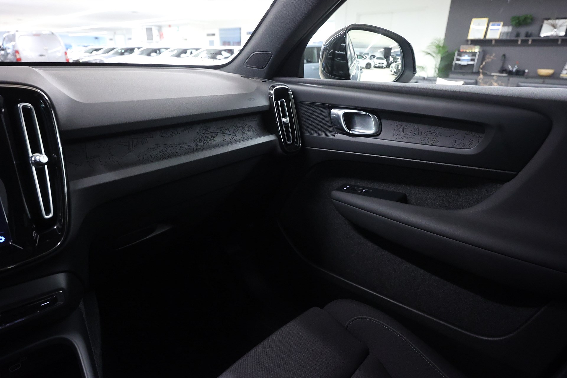 Volvo C40 Recharge Twin motor AWD 408hk Core Pano Drag