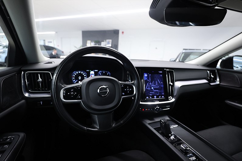 Volvo V60 B4 Cross Country 197hk *Hjulkampanj!* Momentum H/K