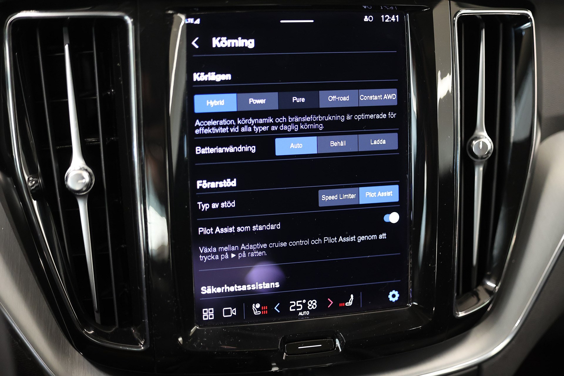 Volvo XC60 Recharge T6 AWD 350hk Core Edition Pano Drag Keyless MOMS