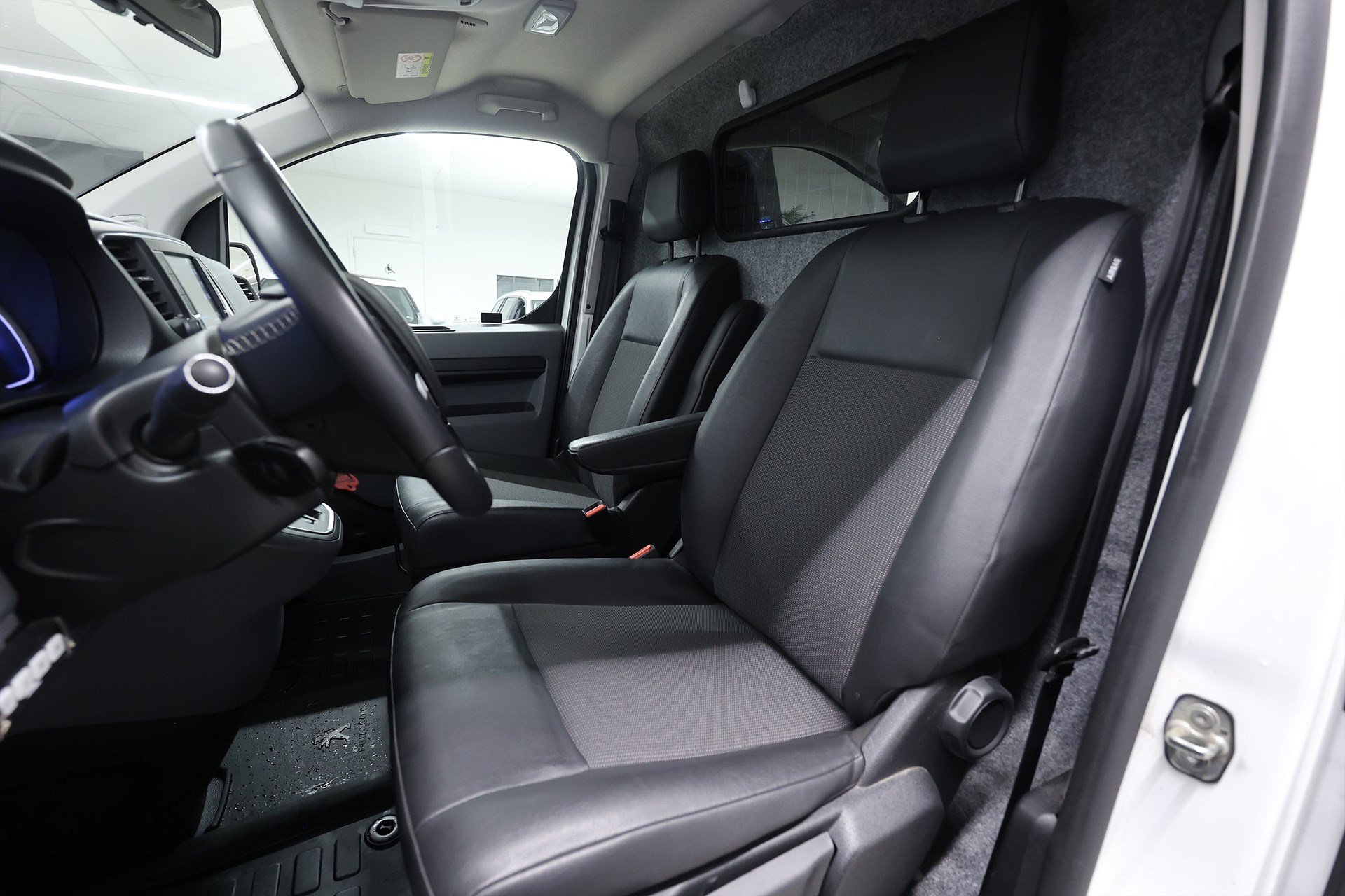 Peugeot e-Expert 75 136hk *Kampanj!* L2 V-inrett Drag MOMS