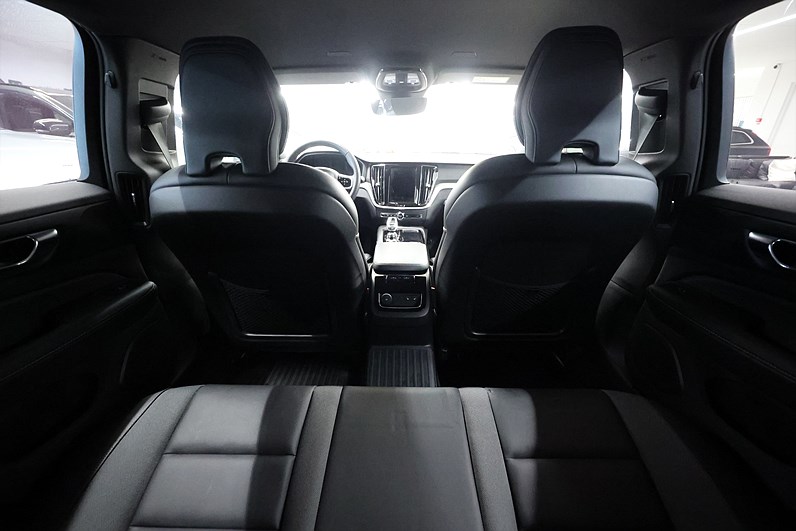 Volvo V60 Recharge T6 AWD 350hk Plus Dark Värmare B-kamera Navi
