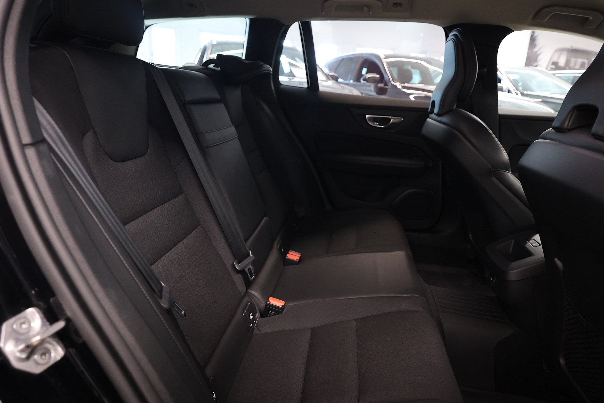 Volvo V60 B4 197hk Momentum B-kamera Keyless Drag VOC MOMS