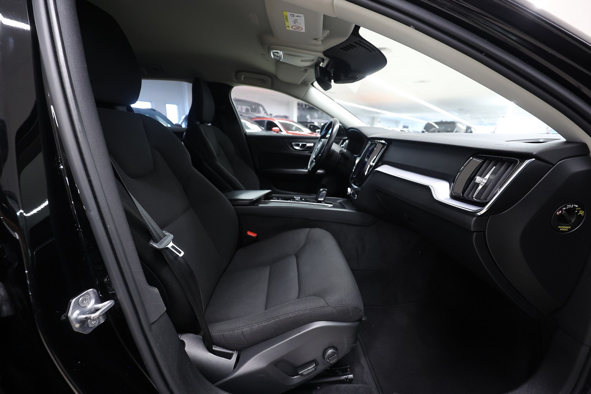 Volvo V60 B4 Cross Country 197hk *Hjulkampanj!* Momentum H/K