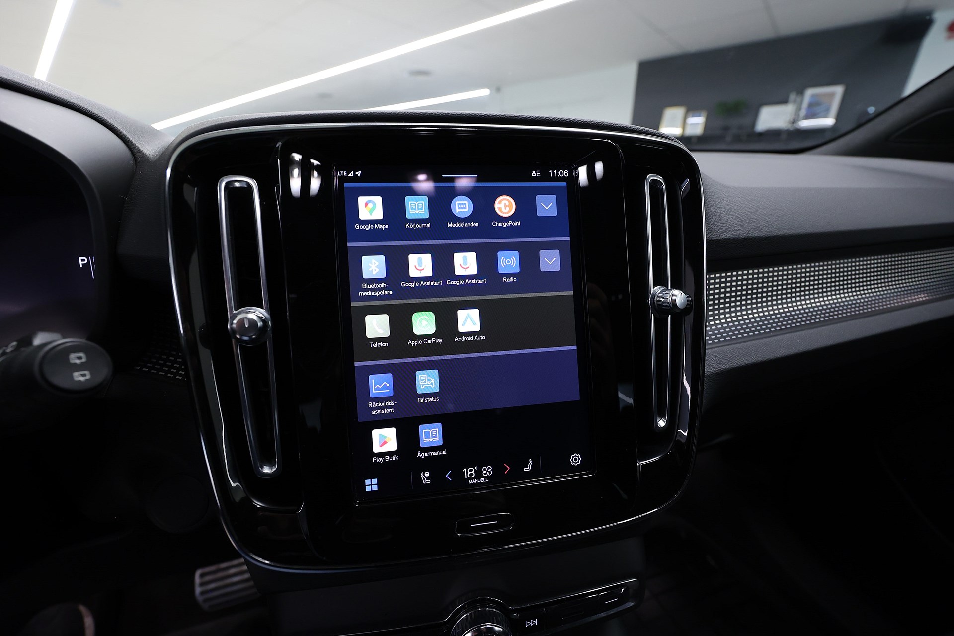 Volvo XC40 P6 Recharge Core B-kamera Drag Keyless MOMS