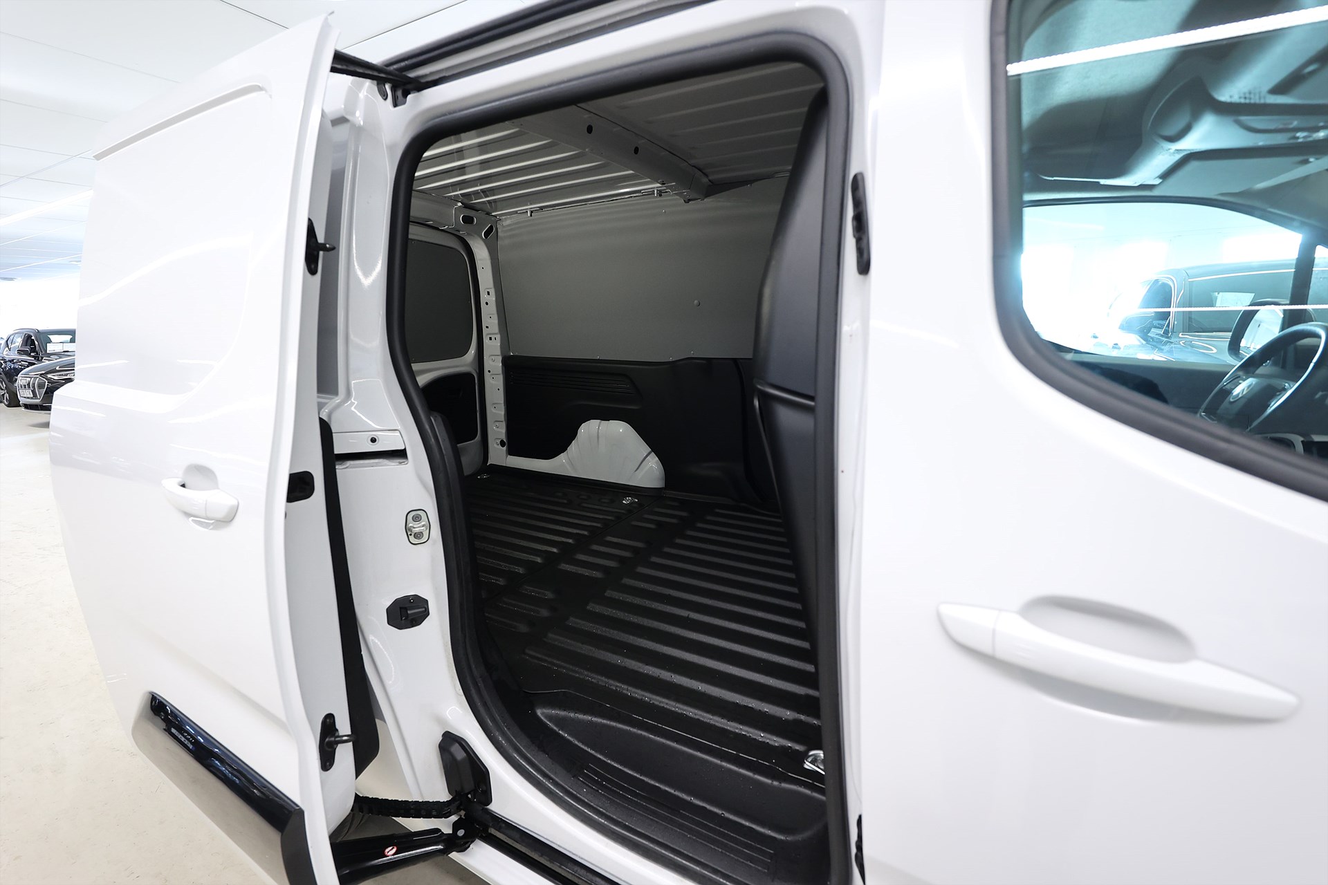 Citroën Berlingo 1.5 BlueHDi 130hk L2 Business 360 Värmare B-kamera