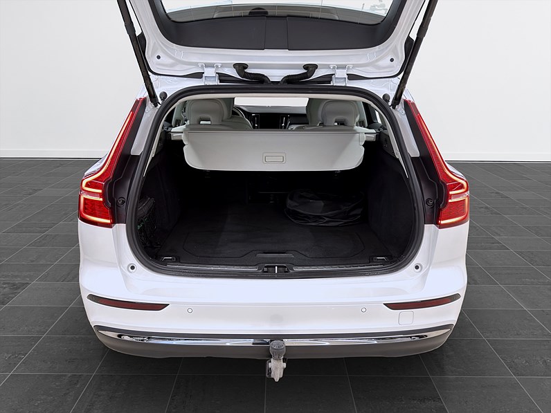 Volvo V60 Recharge T6 399hk Helg på Moberg! Core Edt H/K B-Kam Läder