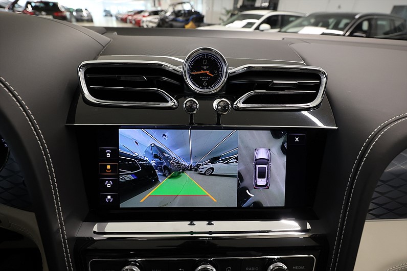 Bentley Bentayga Hybrid Blackline Naim Mulliner Pano