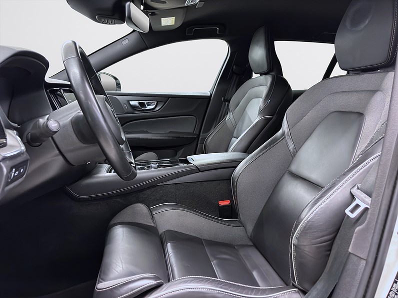 Recharge T6 AWD 341hk R-Design Navi Drag B-Kamera