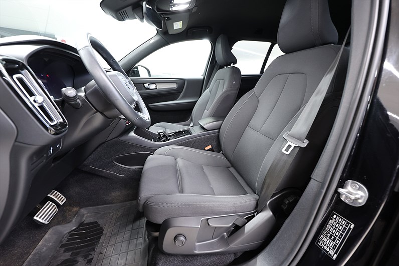 Volvo XC40 P6 Recharge Core B-kamera Drag Keyless MOMS