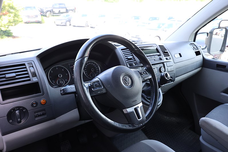 Volkswagen Transporter Dubbelhytt 2.0 TDI Flakbil Drag MOMS