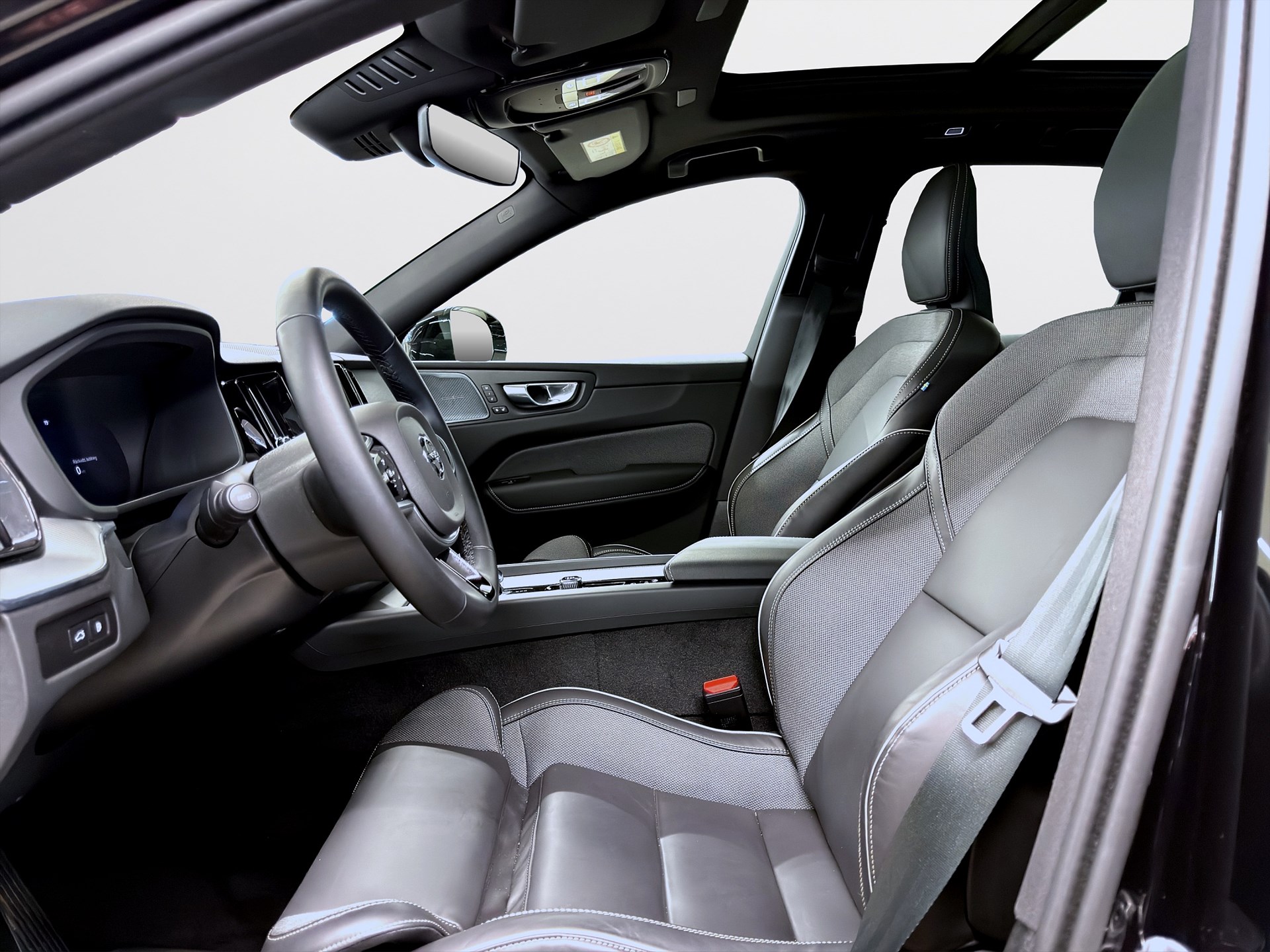 Volvo XC60 Recharge T6 AWD 350hk Plus Black Nordic Edt. Pano H/K Drag