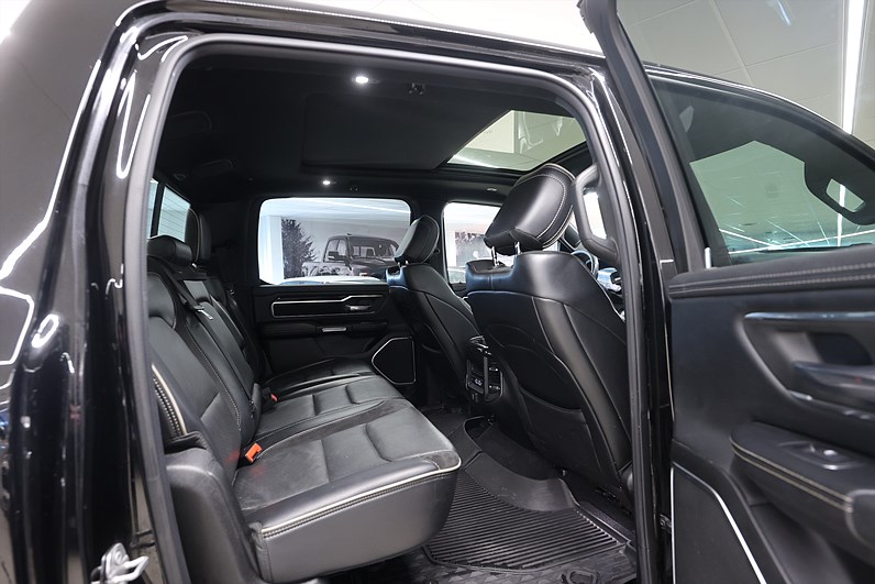 Dodge Ram 1500 Crew Cab 5.7 V8 HEMI 4x4 395hk Laramie LVL 2