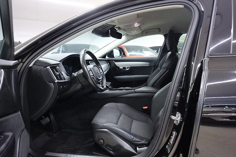 Volvo V90 Cross Country D4 AWD 190hk Momentum HUD H/K