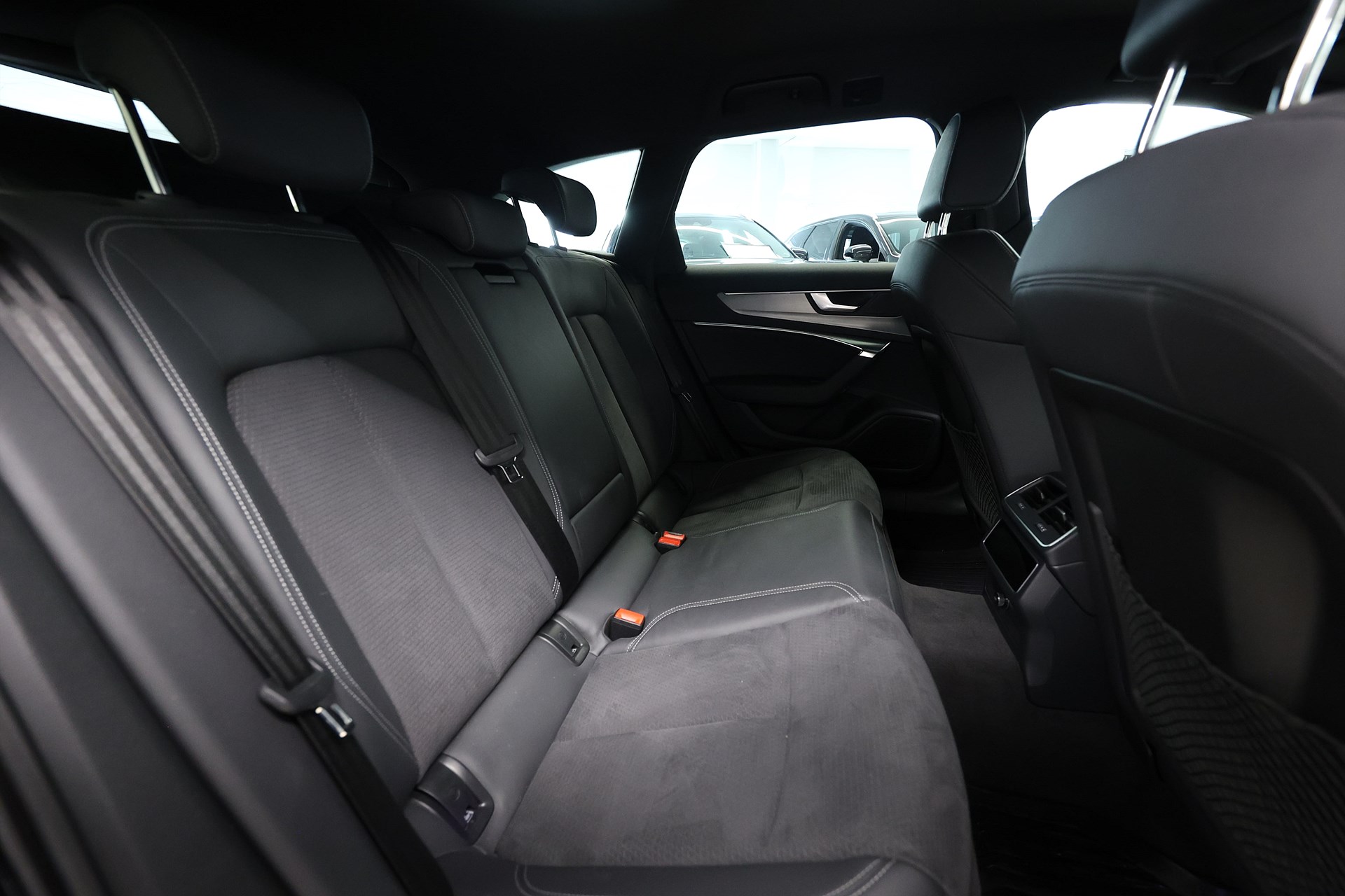 Audi A6 Avant 55 TFSI e Q S Line Svart Optik Drag Cockpit MOMS