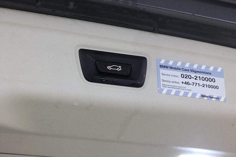 BMW 330e xDrive Touring 292hk Sport Line Shadow Navi Läder Drag