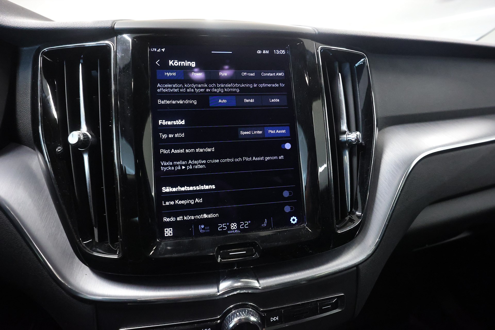 Volvo XC60 Recharge T6 AWD 340hk Momentum Pano Navi Drag