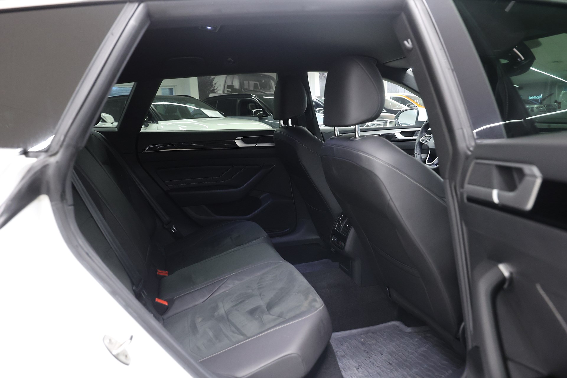 Volkswagen Arteon SB eHybrid 218hk *Hjulkampanj!* R-Line Drag