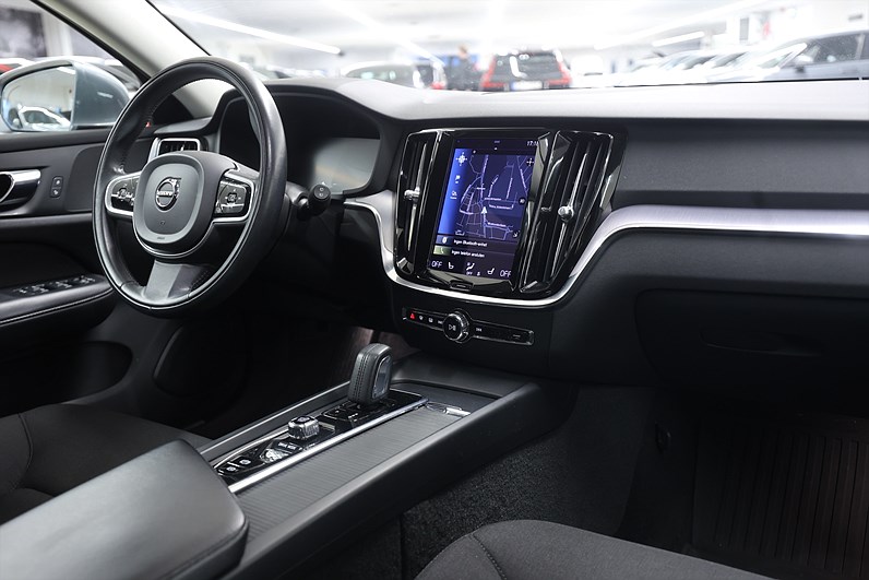 Volvo V60 B4 197hk Momentum Värmare Navi B-kamera