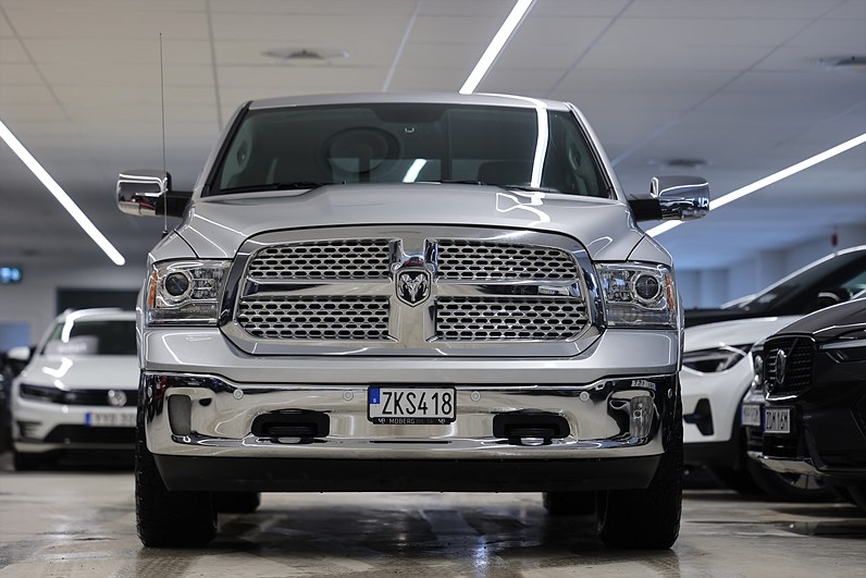 RAM 1500 Crew Cab 5.7 V8 4x4 Laramie Ram Box MOMS