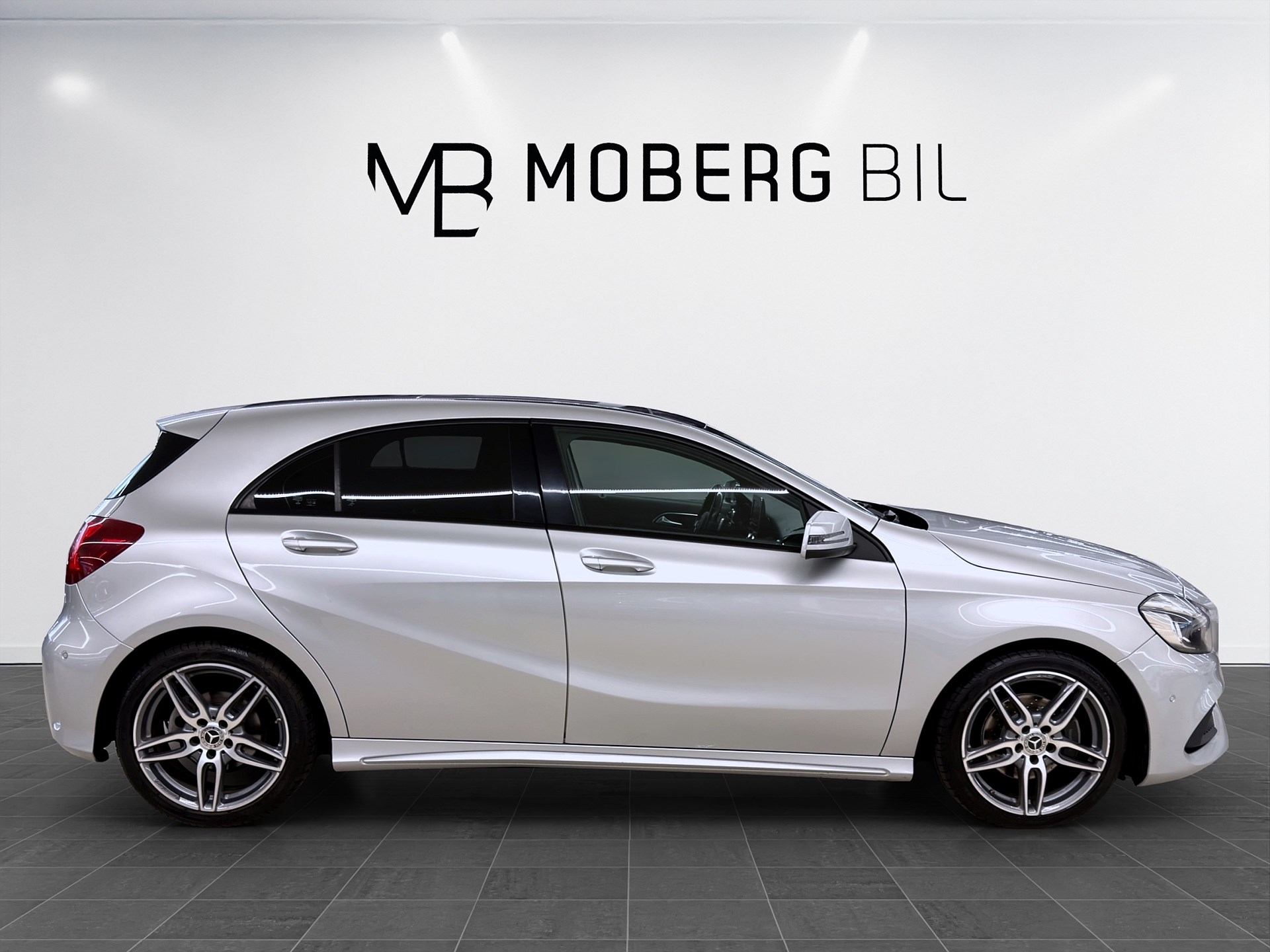 Mercedes-Benz A 180 d 109hk AMG Line Pano B-Kamera Navi
