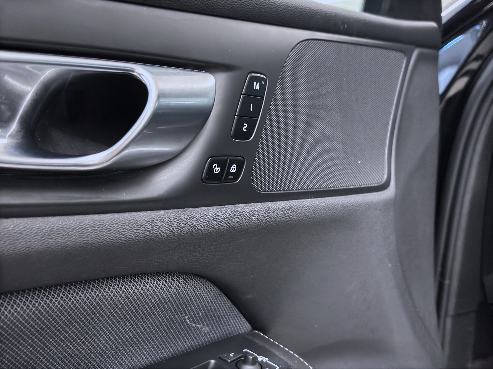 Volvo S60 Recharge T8 392hk R-Design Navi CarPlay B-Kamera