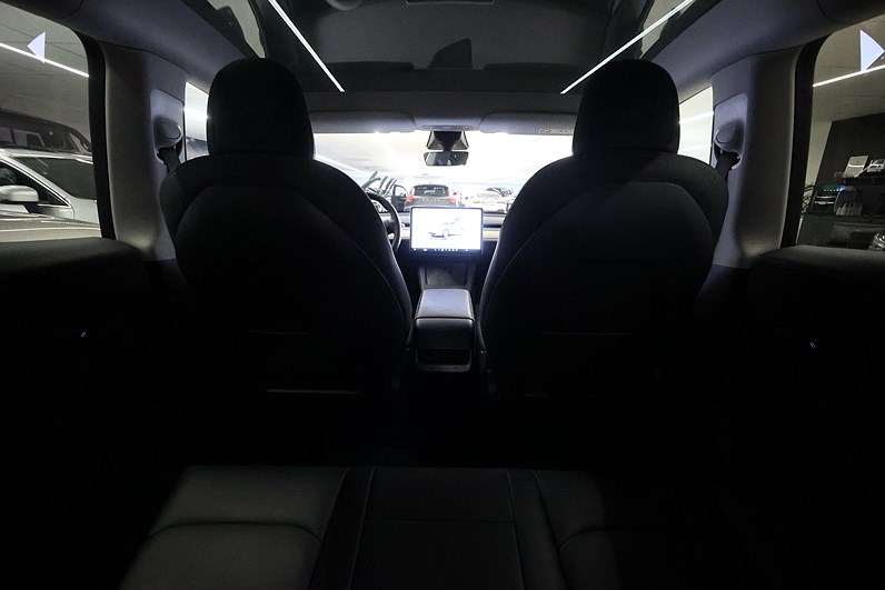 Tesla Model Y Long Range AWD 514hk Pano Drag Navi Läder