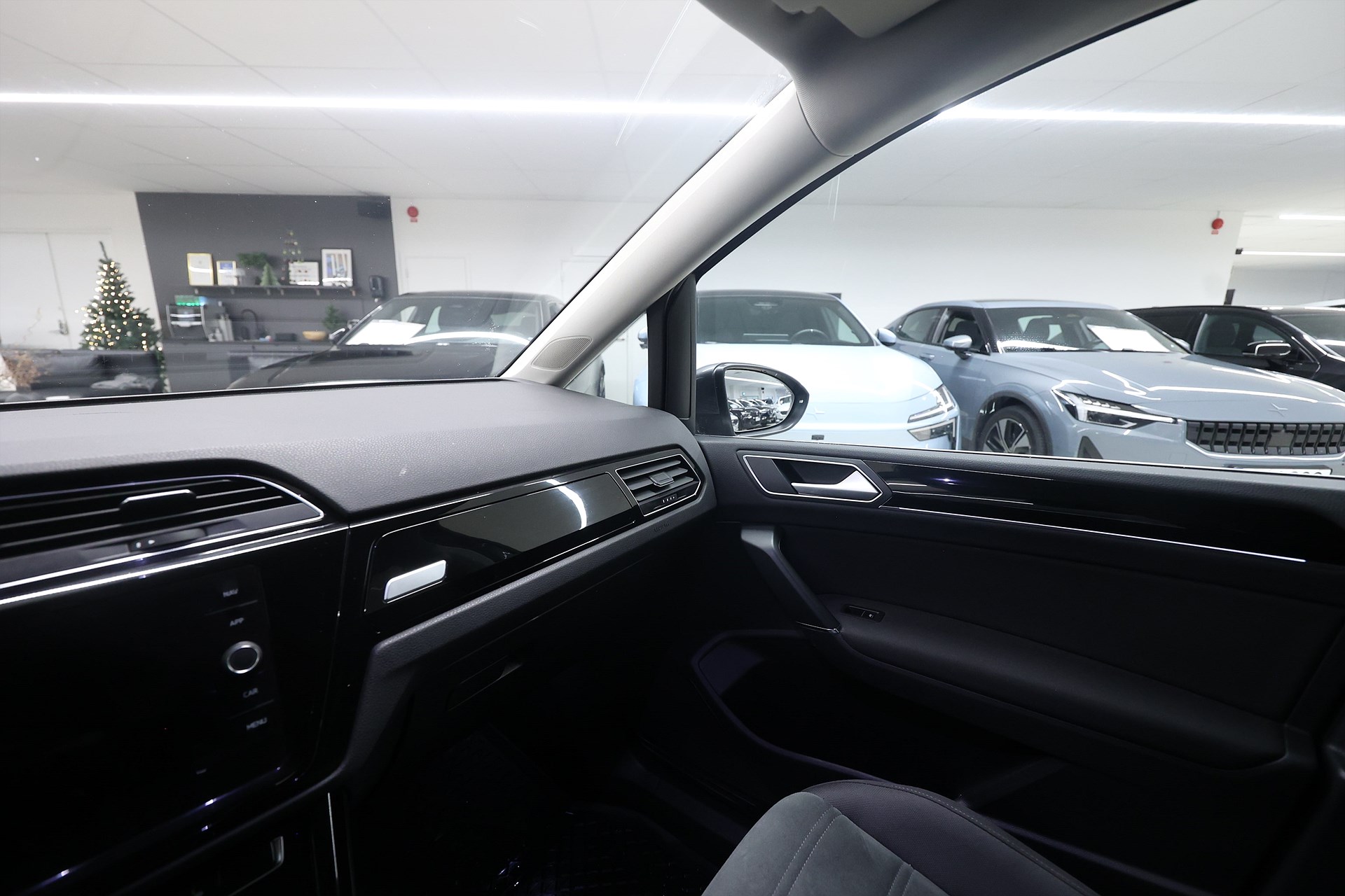 Volkswagen Touran 1.8 TSI 180hk *Hjulkampanj!* R-Line Drag