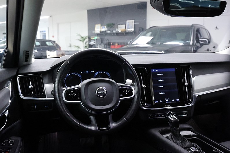 Volvo V90 Cross Country D4 AWD 190hk Momentum HUD H/K