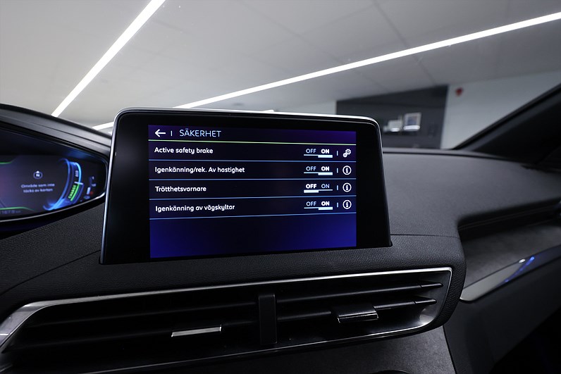 Peugeot 3008 GT Hybrid4 300hk AWD B-kamera Keyless PDC
