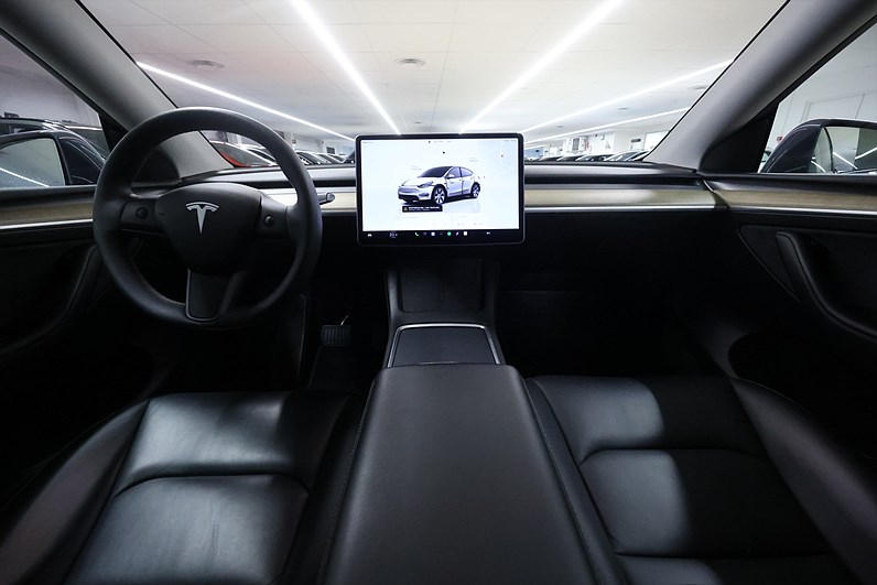 Tesla Model Y Long Range AWD 514hk Autopilot Pano Läder Navi