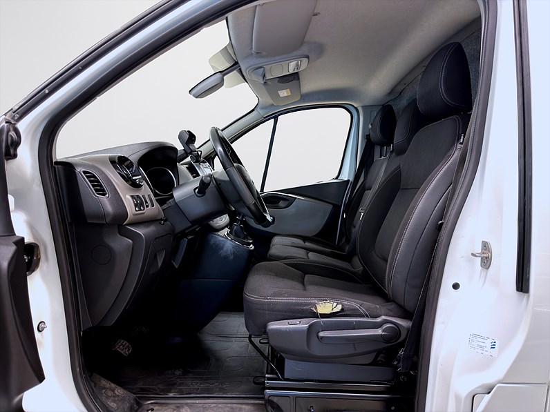 Renault Trafic Skåpbil 125hk L1 Drag Värmare PDC MOMS/VAT