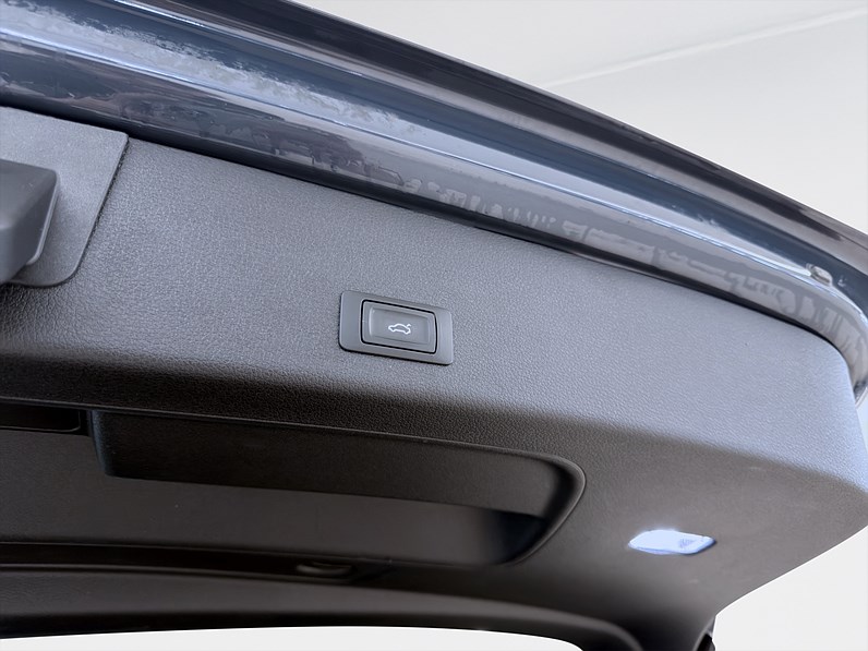 Audi Q8 50 e-tron quattro 340hk Helg på Moberg! B&O B-Kamera Luftfjädring