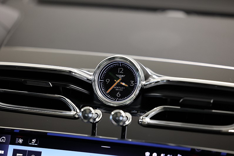 Bentley Bentayga Hybrid Blackline Naim Mulliner Pano
