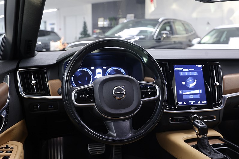 Volvo V90 D4 190hk Inscription Pano Drag 360 Navi Keyless