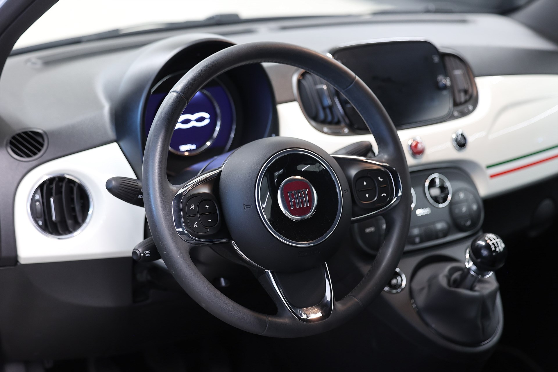 Fiat 500C Cab Hybrid 70hk Lounge PDC Låg Skatt