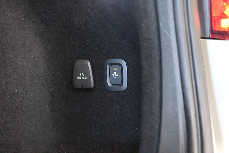 Volvo V60 Cross Country B4 AWD 197hk Momentum H/K Drag