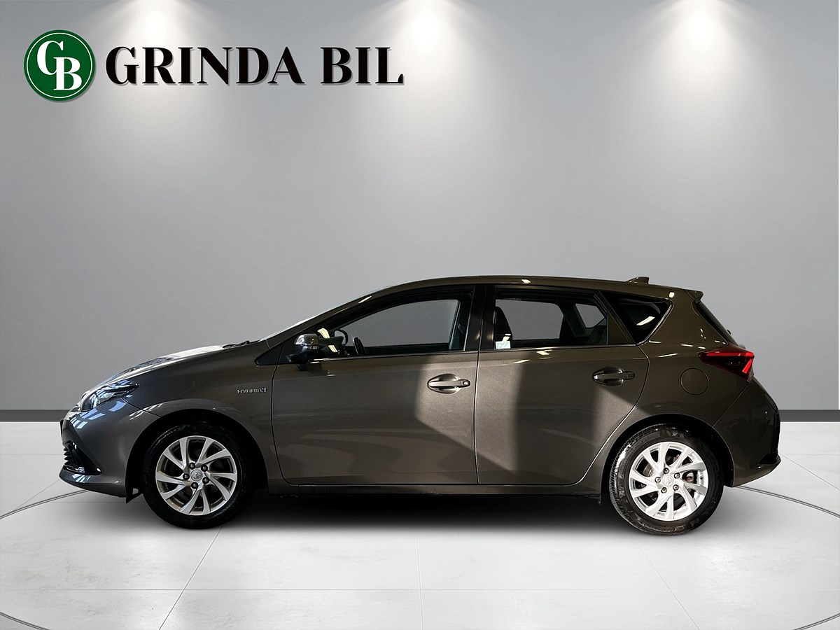 Toyota Auris Hybrid e-CVT, 136hk, 2017