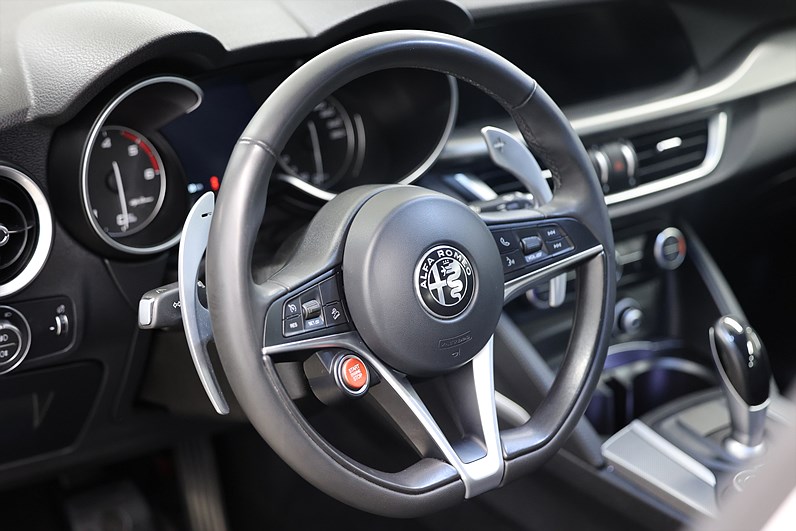Alfa Romeo Stelvio 2.2 D 210hk AWD Super Keyless B-Kamera Drag