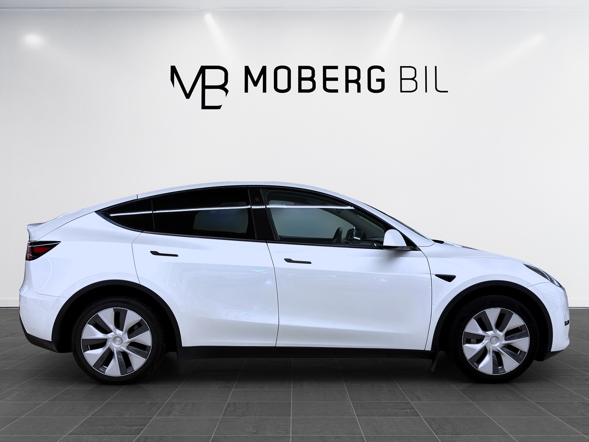 Tesla Model Y Long Range AWD 514hk Pano Drag Läder Navi
